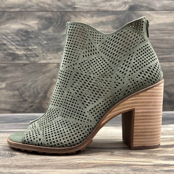 NIB Lucky Brand Vacob 9M Open Toe Perforated Block Heel Ankle Bootie Olive Suede - Picture 4 of 13